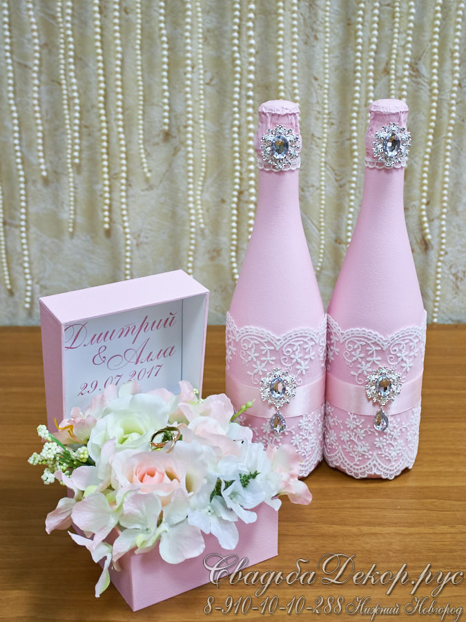 Свадебные аксессуары коробочка для колечек и шампанское в розовом цвете