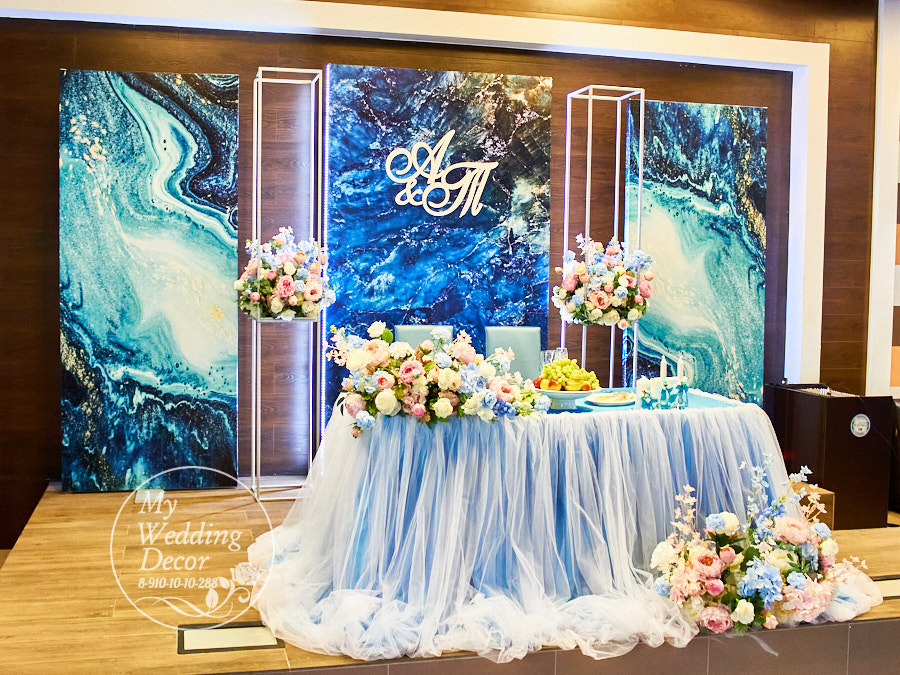 Оформление декор свадьбы тканями, цветами, аксессуарами, декором и воздушными шарами в кафе Облака Свадьба Декор